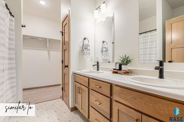 8010 E Tencate Pl Place, Sioux Falls, SD 57110