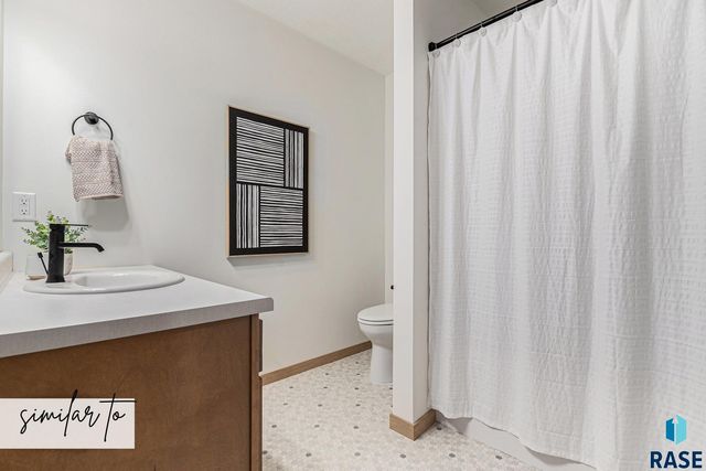 8010 E Tencate Pl Place, Sioux Falls, SD 57110