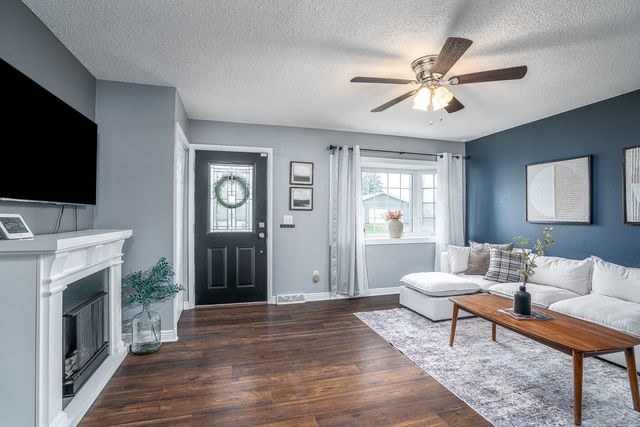 402 W Sheridan Drive, Eldridge, IA 52748