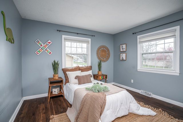 402 W Sheridan Drive, Eldridge, IA 52748