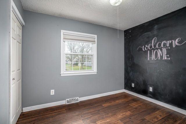 402 W Sheridan Drive, Eldridge, IA 52748