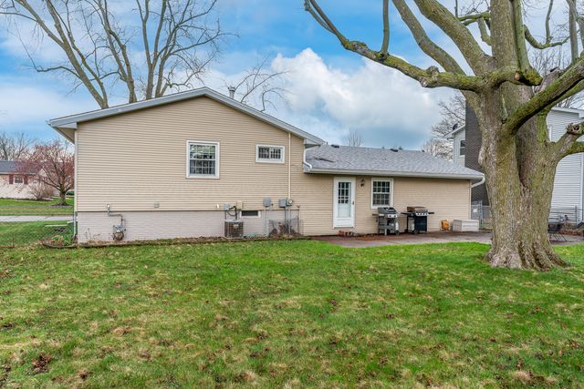 402 W Sheridan Drive, Eldridge, IA 52748