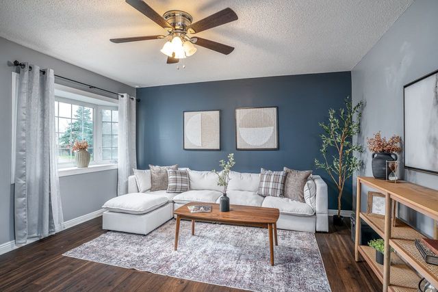 402 W Sheridan Drive, Eldridge, IA 52748