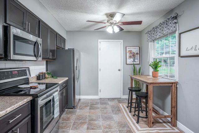 402 W Sheridan Drive, Eldridge, IA 52748