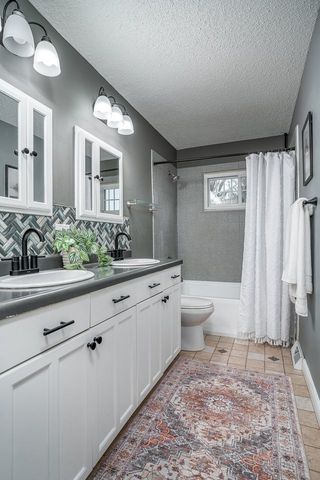 402 W Sheridan Drive, Eldridge, IA 52748