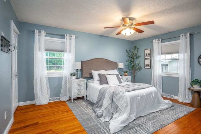 402 W Sheridan Drive, Eldridge, IA 52748