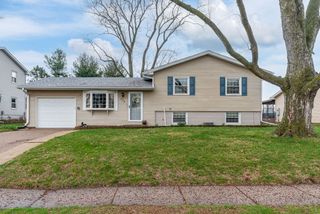 402 W Sheridan Drive, Eldridge, IA 52748
