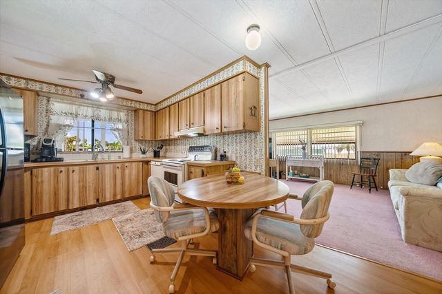 132 LAKEVIEW DRIVE 132, Palmetto, FL 34221