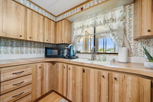 132 LAKEVIEW DRIVE 132, Palmetto, FL 34221