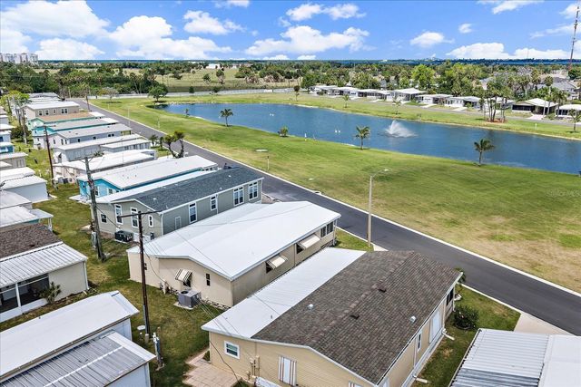 132 LAKEVIEW DRIVE 132, Palmetto, FL 34221