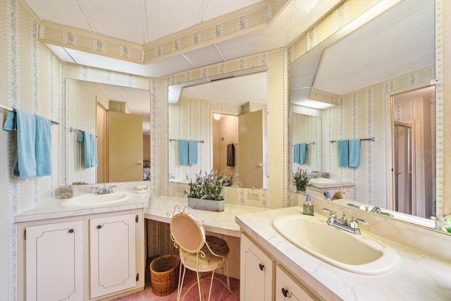 132 LAKEVIEW DRIVE 132, Palmetto, FL 34221