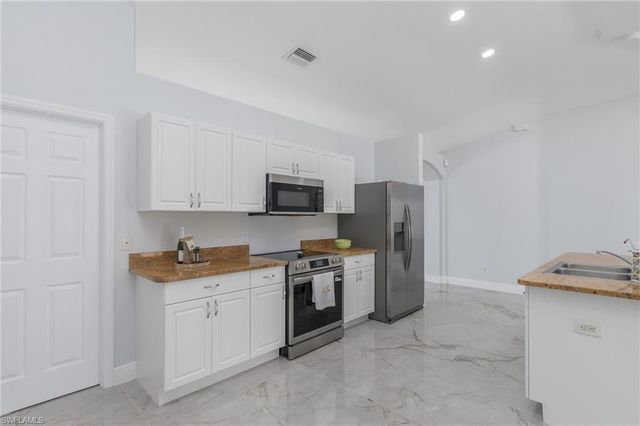 2616 SW 27th ST, Cape Coral, FL 33914