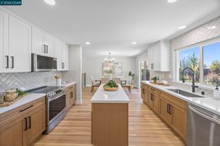 2 El Molino Dr, Clayton, CA 94517