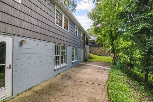 1413 Longridge Road, Charleston, WV 25314