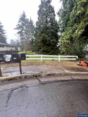 1925 NW Douglas Pl, Corvallis, OR 97330