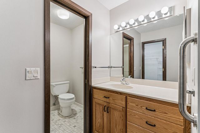 8441 Irwin Road 110, Bloomington, MN 55437