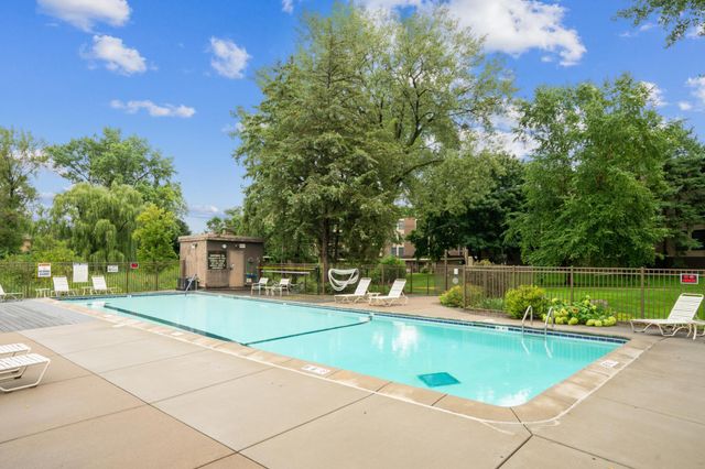 8441 Irwin Road 110, Bloomington, MN 55437