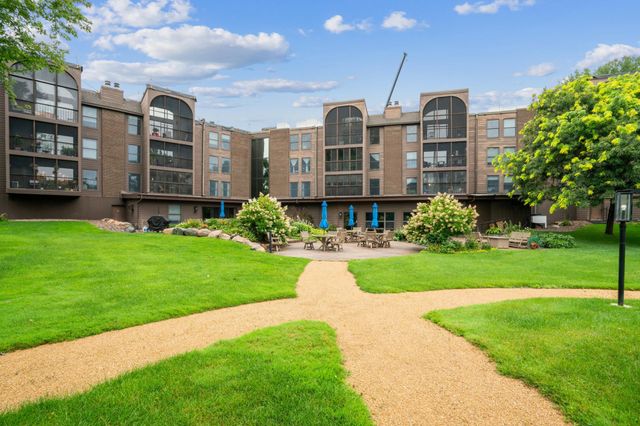 8441 Irwin Road 110, Bloomington, MN 55437