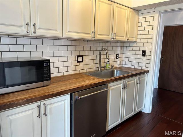 14471 Bantry Lane 16, Chesterfield, MO 63017