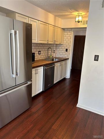 14471 Bantry Lane 16, Chesterfield, MO 63017