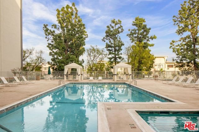 100 S Doheny Drive PH12, Los Angeles, CA 90048