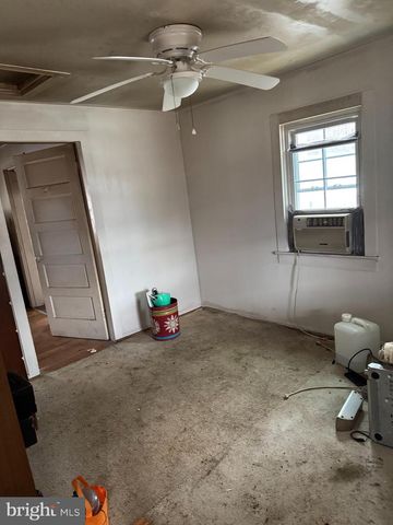3847 LEEDS MANOR RD, Marshall, VA 20115