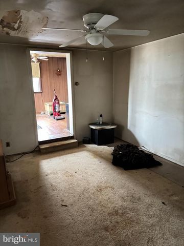 3847 LEEDS MANOR RD, Marshall, VA 20115