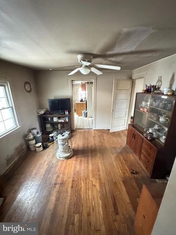 3847 LEEDS MANOR RD, Marshall, VA 20115