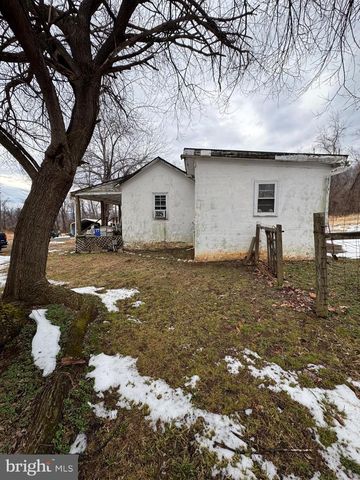 3847 LEEDS MANOR RD, Marshall, VA 20115