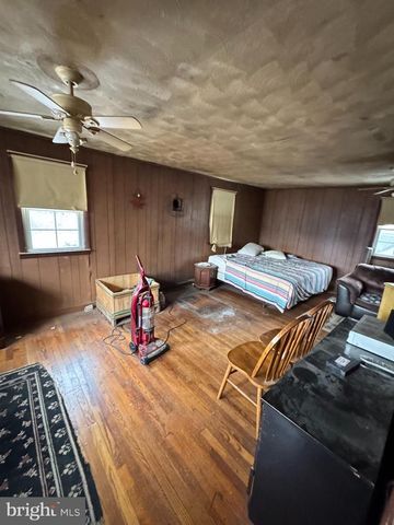 3847 LEEDS MANOR RD, Marshall, VA 20115