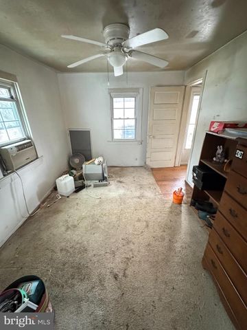 3847 LEEDS MANOR RD, Marshall, VA 20115