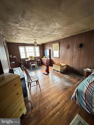 3847 LEEDS MANOR RD, Marshall, VA 20115