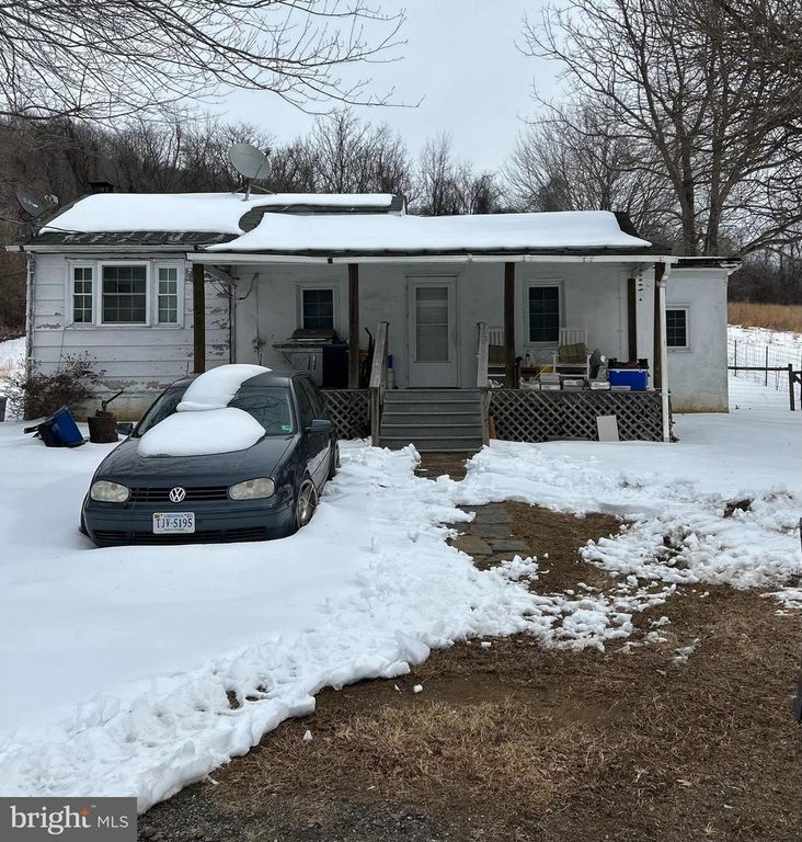 3847 LEEDS MANOR RD, Marshall, VA 20115