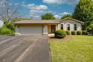 2202 Lander LANE, Waukesha, WI 53188