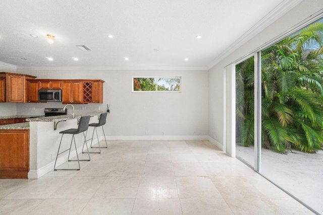 7803 NW 70th Avenue, Parkland, FL 33067