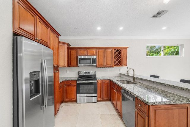 7803 NW 70th Avenue, Parkland, FL 33067