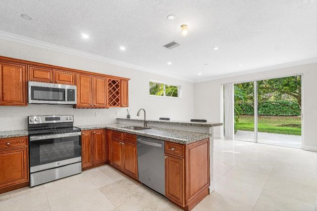 7803 NW 70th Avenue, Parkland, FL 33067