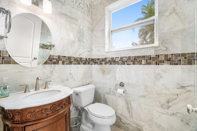 7803 NW 70th Avenue, Parkland, FL 33067