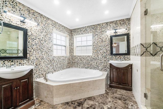 7803 NW 70th Avenue, Parkland, FL 33067