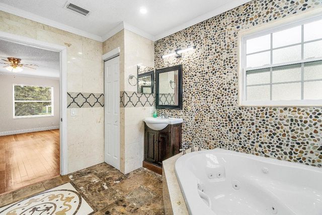 7803 NW 70th Avenue, Parkland, FL 33067