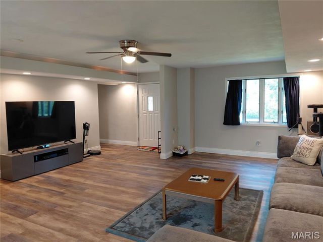 29 N Michigan Avenue, Belleville, IL 62221