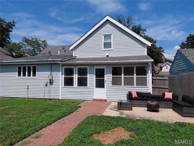 29 N Michigan Avenue, Belleville, IL 62221