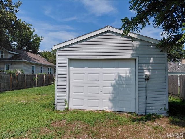 29 N Michigan Avenue, Belleville, IL 62221