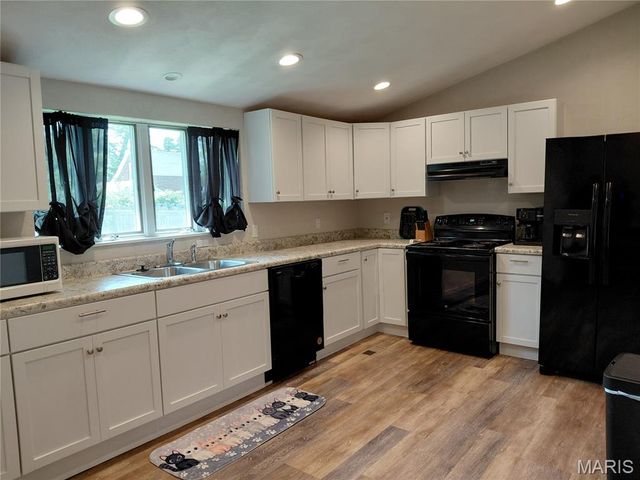 29 N Michigan Avenue, Belleville, IL 62221