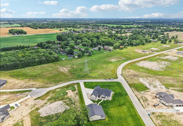 2639 S Kings Way, New Palestine, IN 46163