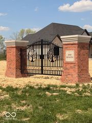 2639 S Kings Way, New Palestine, IN 46163