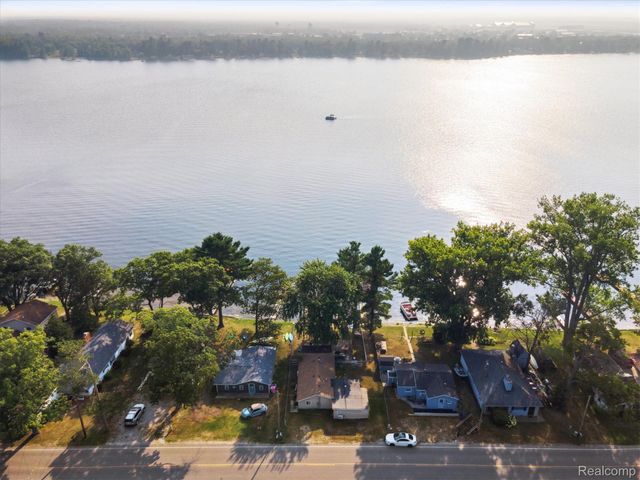 6111 Loud Drive, Oscoda Charter Township, MI 48750