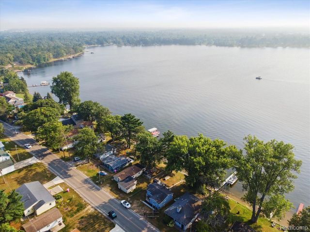 6111 Loud Drive, Oscoda Charter Township, MI 48750