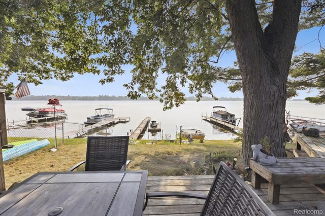 6111 Loud Drive, Oscoda Charter Township, MI 48750