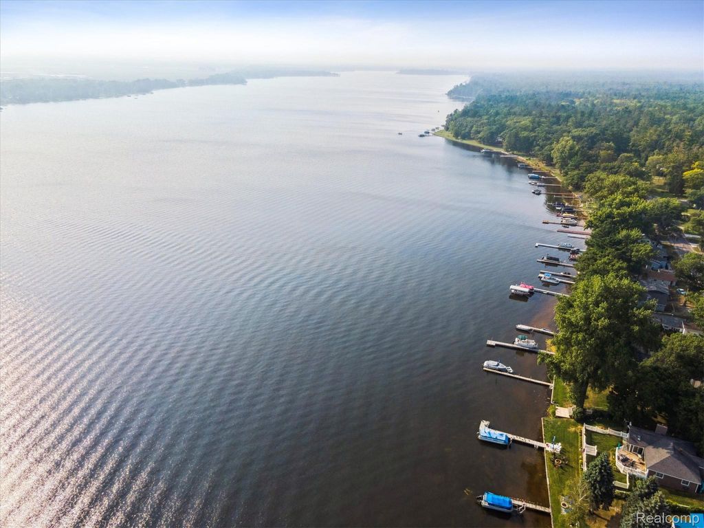 6111 Loud Drive, Oscoda Charter Township, MI 48750